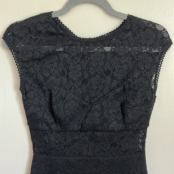 GUESS Classic Little Black Lace Dress Size M - Picture 2 of 5